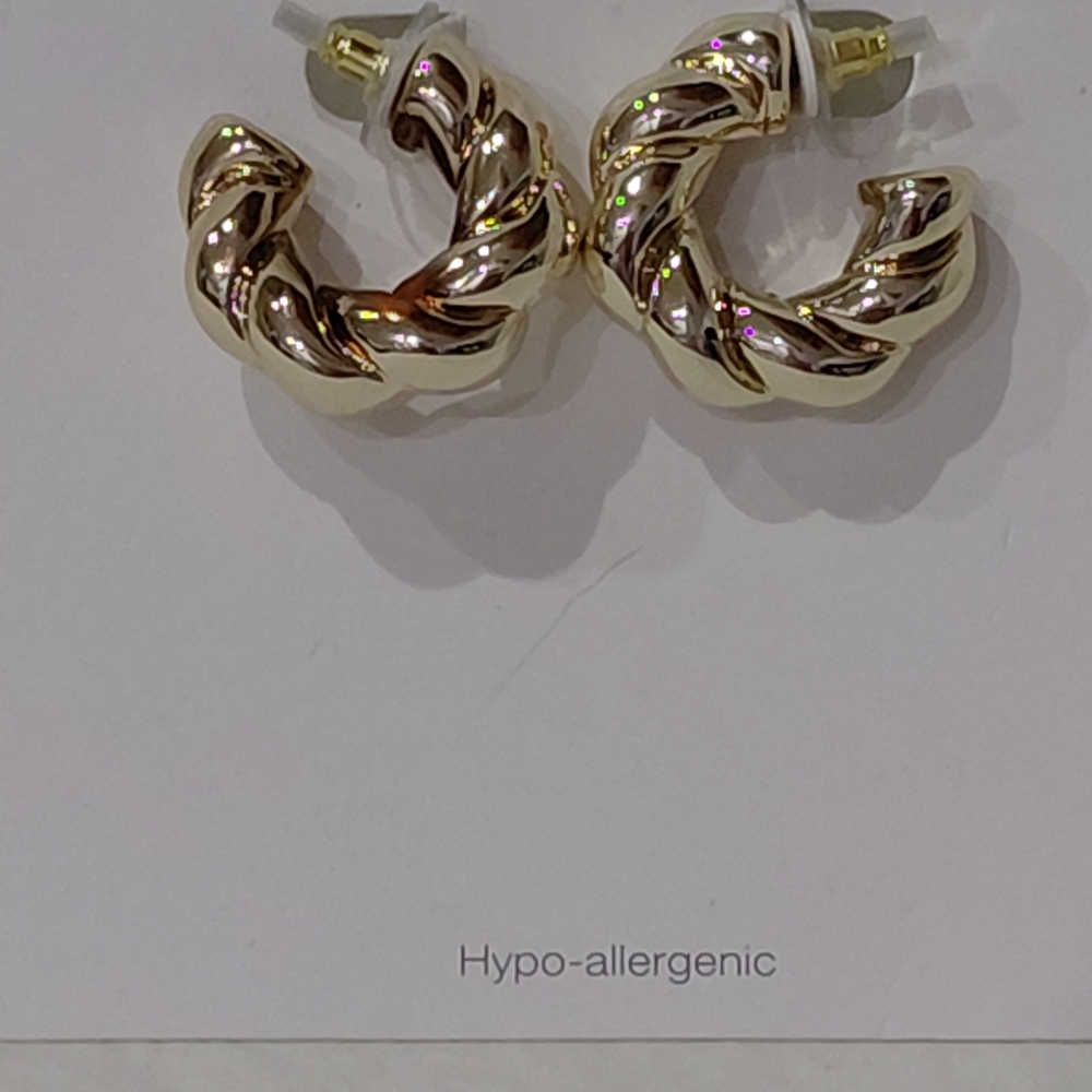 New Time And Tru Twisted Gold  Hoop Earrings